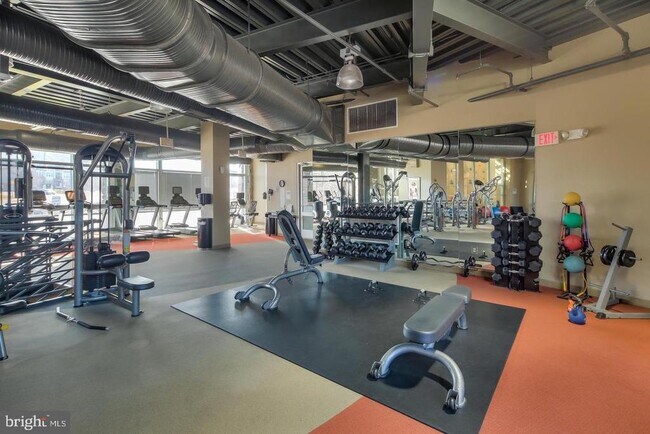 Building Photo - 2593 Eastbourne Dr