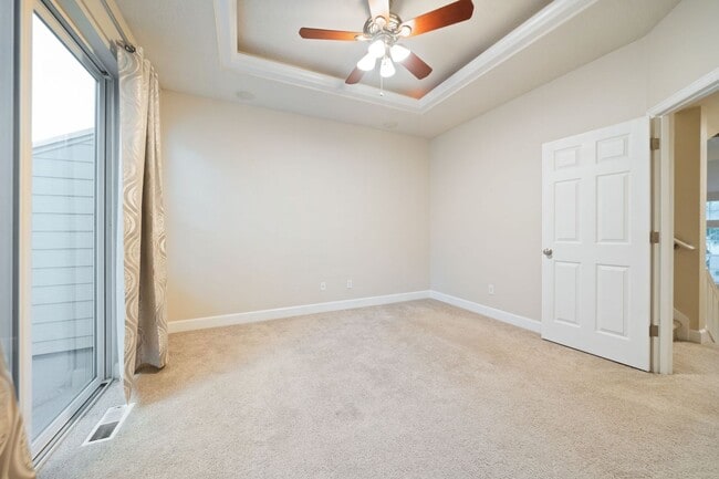 Building Photo - 6610 NE Rosebay Dr