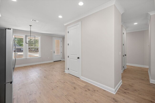 Building Photo - New All Brick 4 Bedroom in Niceville!