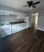 Building Photo - 14513 S Richmond Ave