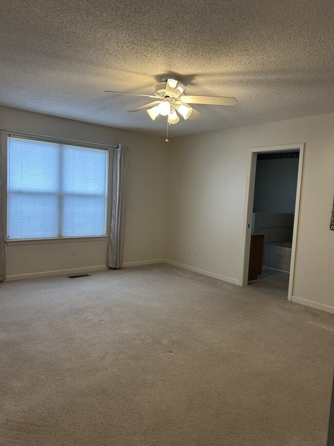 Building Photo - 140 Havenridge Cir