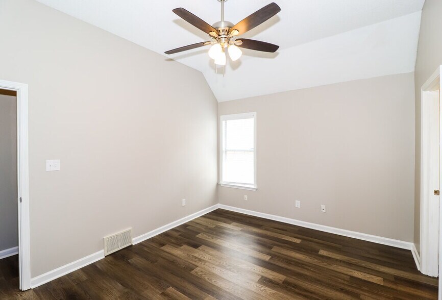 Building Photo - 1123 Dove Hollow Cir W