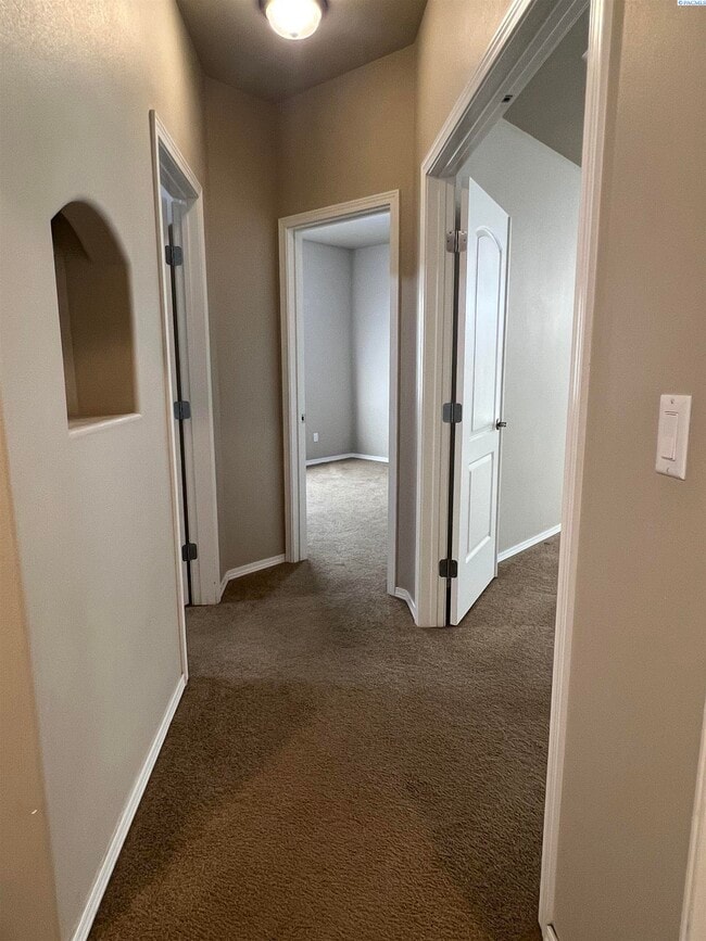 Building Photo - Sourthridge Area for rent