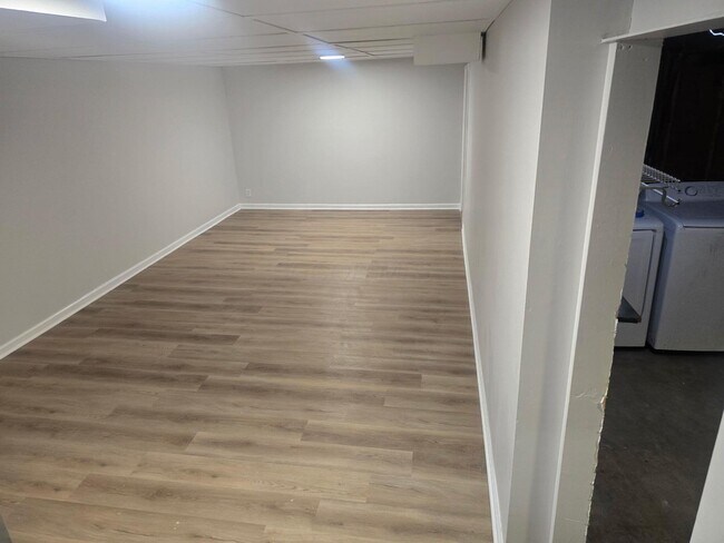 Building Photo - 3950 Riverside Dr
