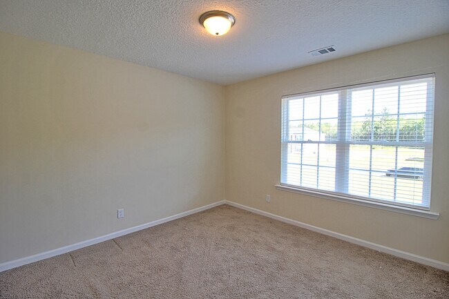 Building Photo - 260 Whippoorwill Wy NE