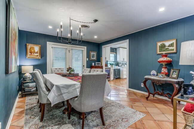 Building Photo - RENOVATED 3-BEDROOM IN NORTHWOOD