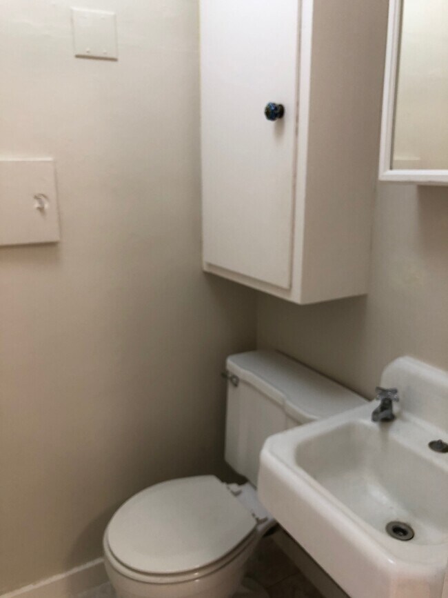 Building Photo - 2340 Pacific Ave