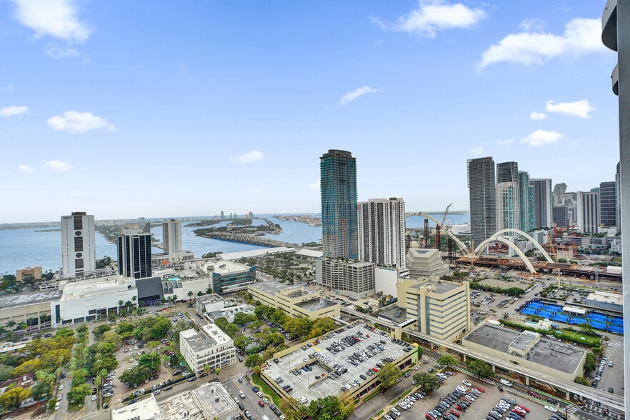 Building Photo - 1600 NE 1st Ave