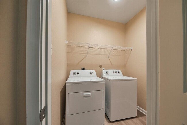 Building Photo - 21018 Sunshine Meadow Dr