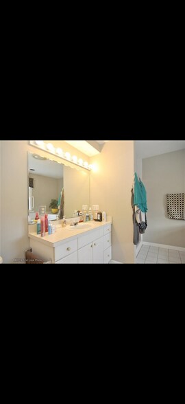 Building Photo - 324 Rhode Island Ave