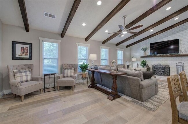 Building Photo - 3410 Holliglen Dr