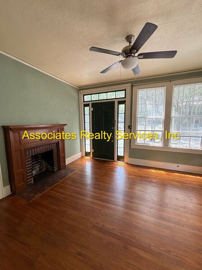 Building Photo - One Bedroom One Bath Near UF ***NO PETS***