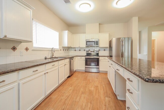Building Photo - 553 Small Cedar Dr