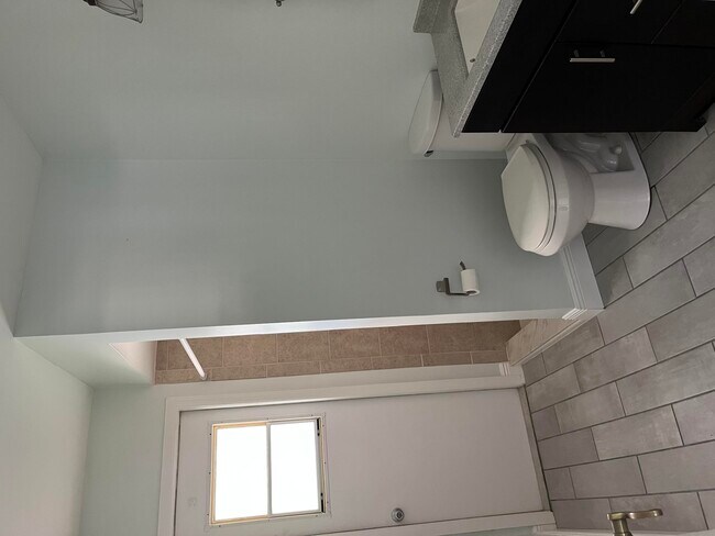 Building Photo - 1911 SE Gaskins Cir