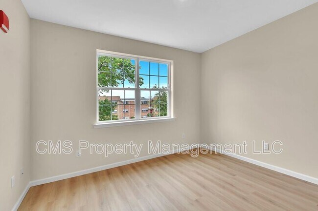 Building Photo - 88 Louis St