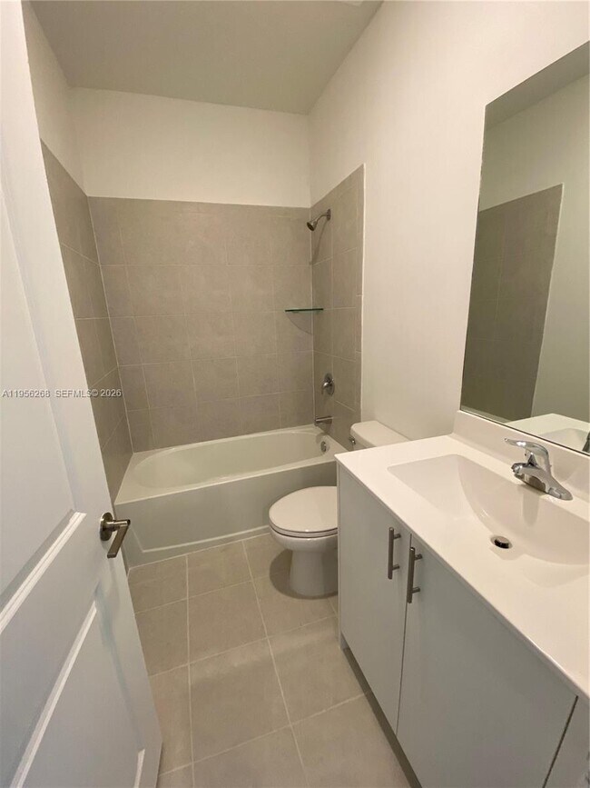 Building Photo - 2640 SE 19th St