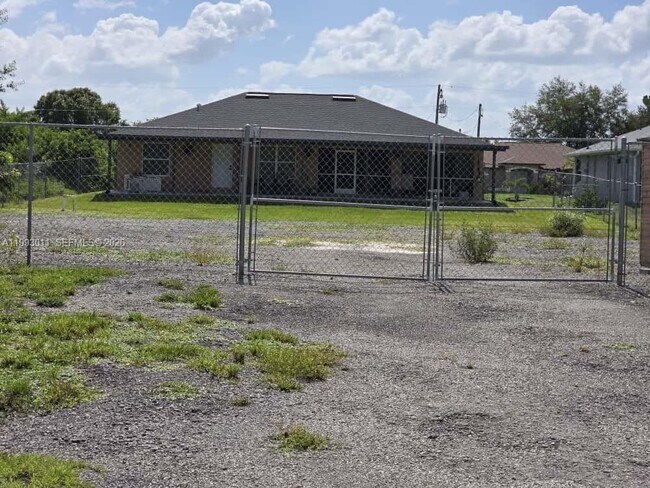 Building Photo - 1816 Tomaso Ave