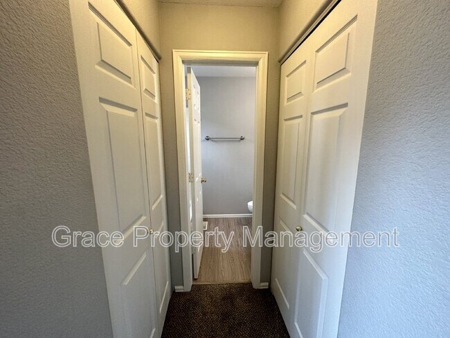 Building Photo - 1214 S Zeno Way