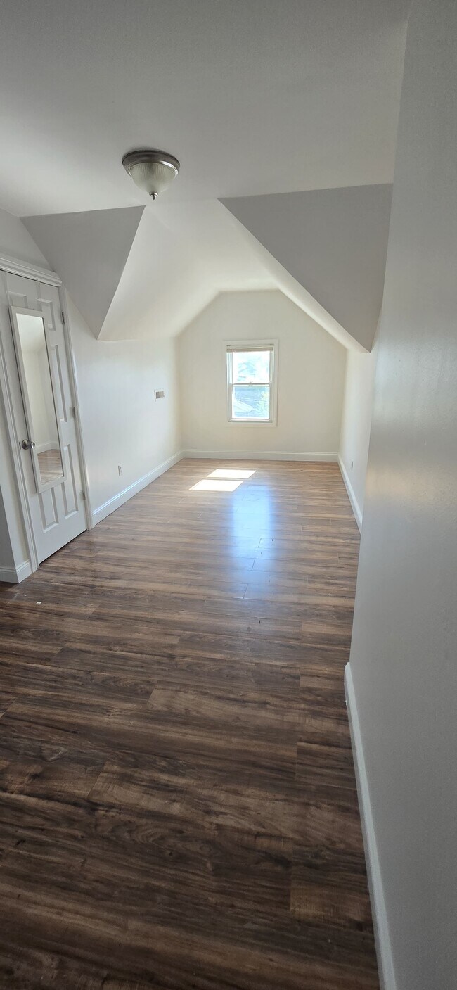 Building Photo - 214 N State St