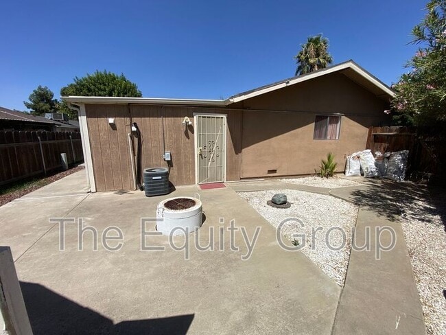 Building Photo - 1927 S Julieann Ct