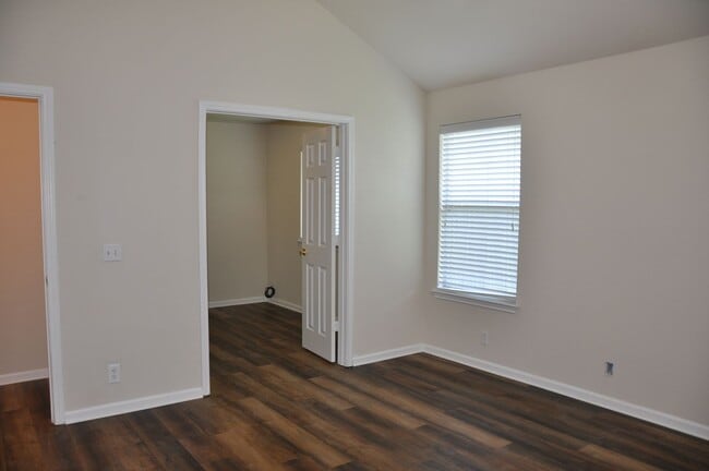 Building Photo - 3 Bedroom 2 Bath with Study in Kyle