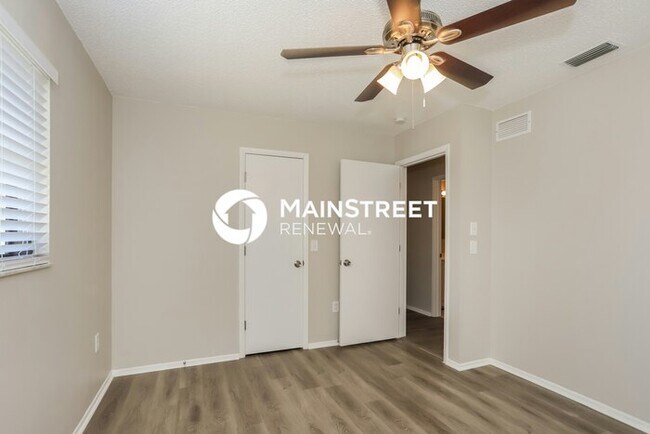 Building Photo - 3 Bedroom Pet-Friendly Home in ENGLEWOOD, FL with Main Street Renewal