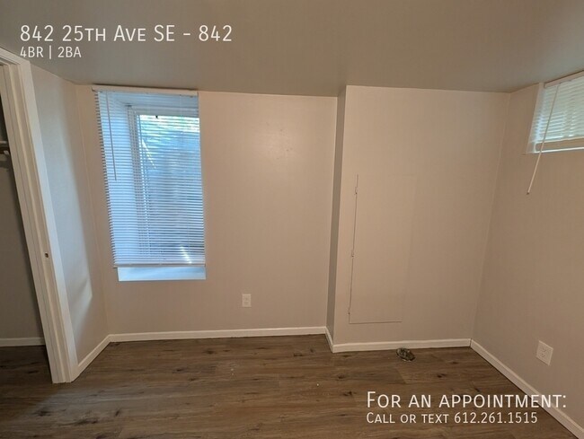 Building Photo - 842 25th Ave SE