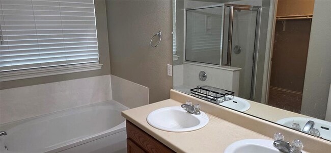 Building Photo - 204 Quail Hollow Dr