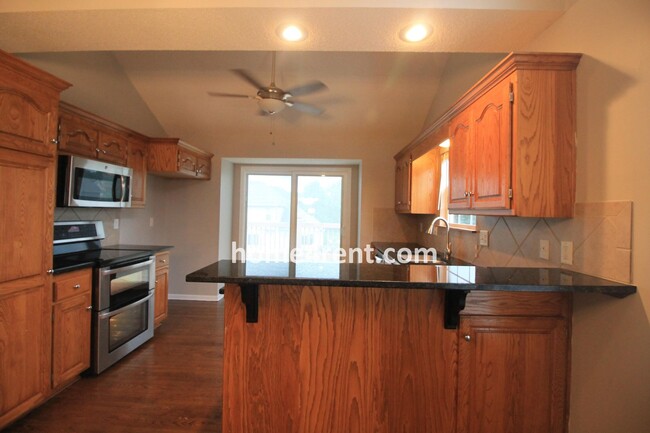 Building Photo - Beautiful Olathe Home, Updated Kitchen, Fe...