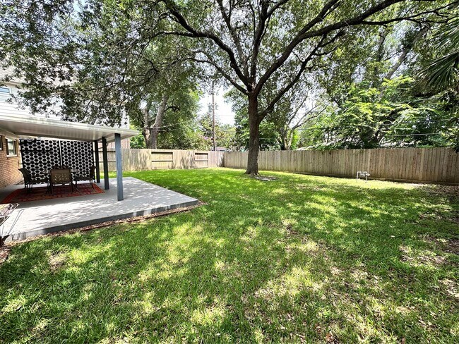 Building Photo - 5515 Darnell St
