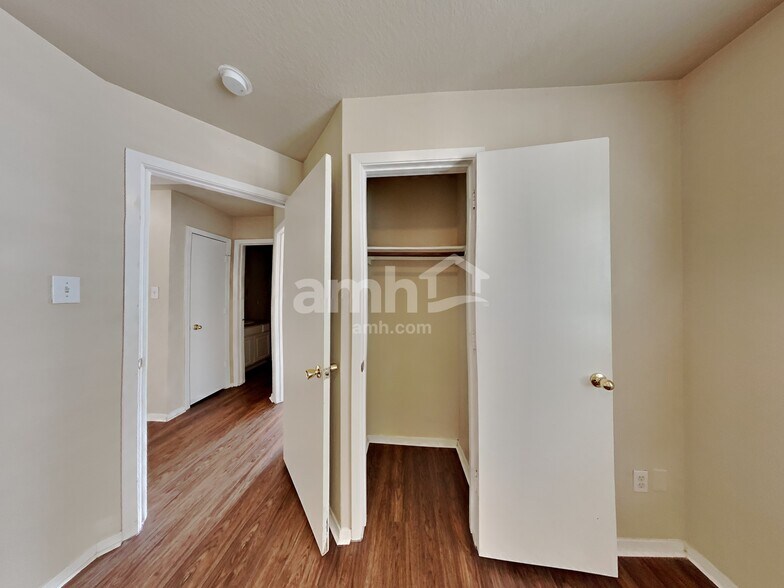 Building Photo - 26893 Kings Park Hollow Dr