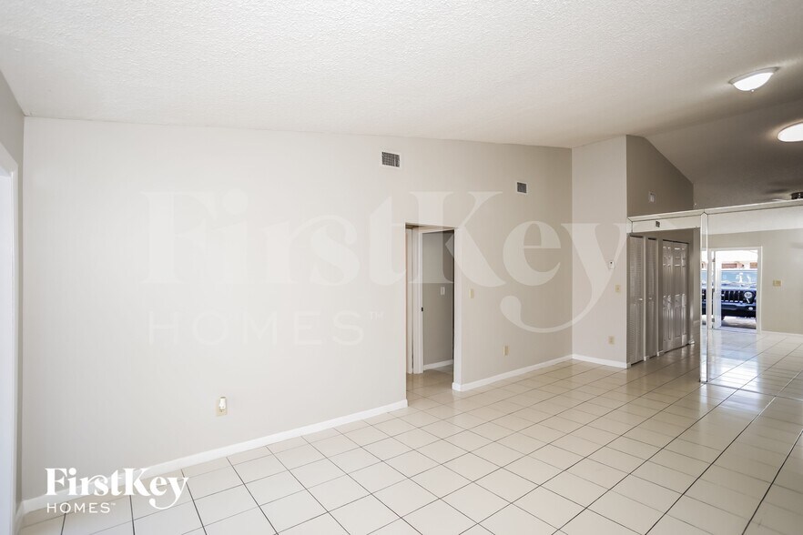 Building Photo - 5505 W 27th Ln
