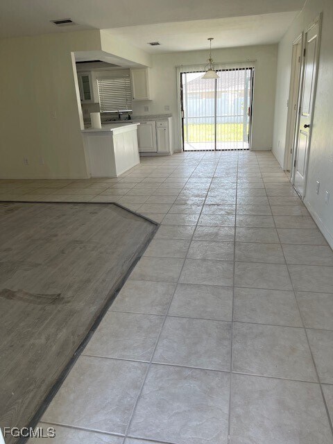 Building Photo - 2710 SW 4th Ave