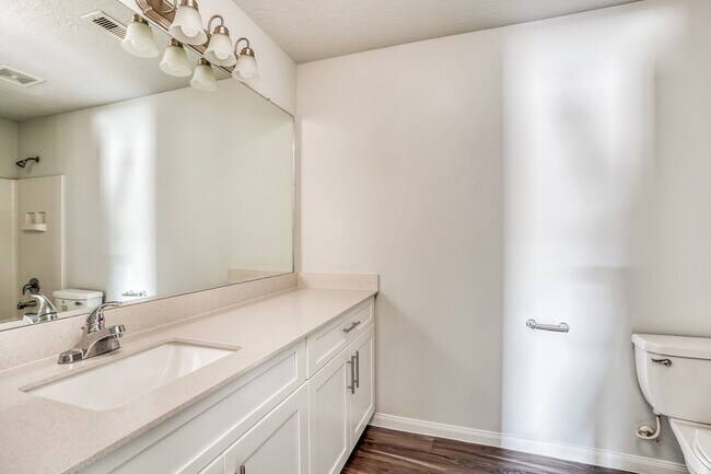 Building Photo - 5834 Kyle Cove Dr