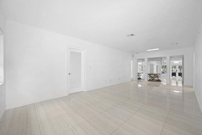 Building Photo - 1311 Monroe St