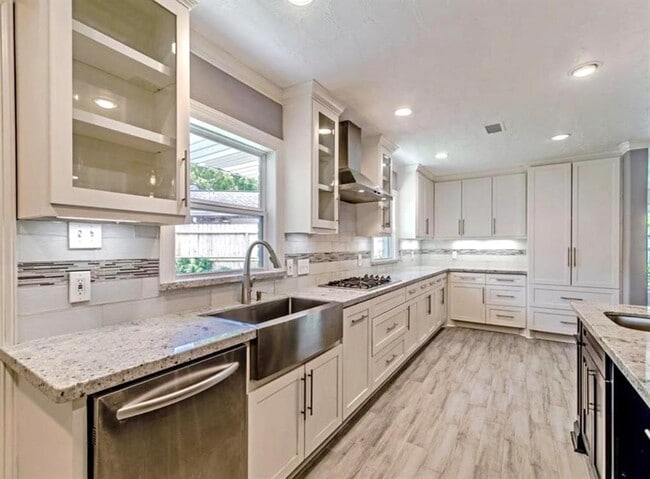 Building Photo - 3318 N Braeswood Blvd
