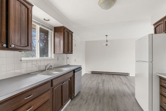 Building Photo - 7506 E Sinto Ave