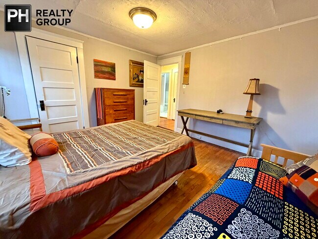 Building Photo - 157 Riverview Ave