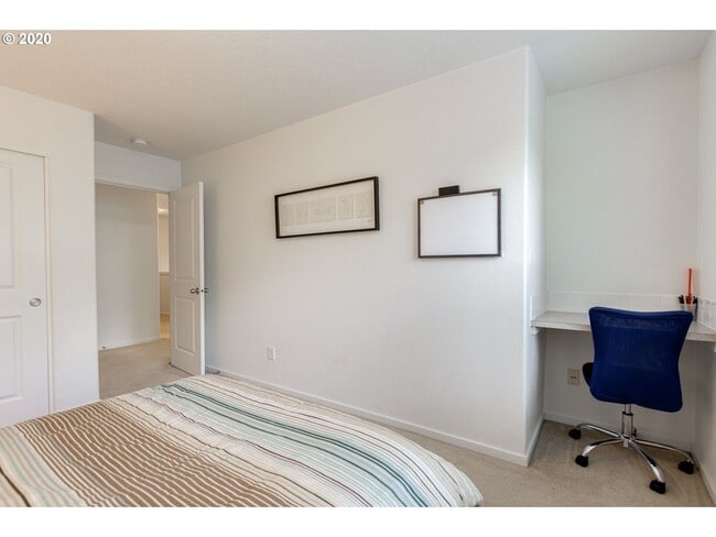 Building Photo - Amberglen Neighborhood 3 Bed 2.5 Bath Townhome w/ Garage, A/C, Washer & Dryer~ Convenient to ONPR...