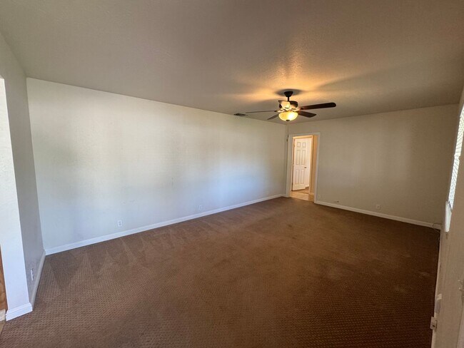 Building Photo - 2720 Larry Ln