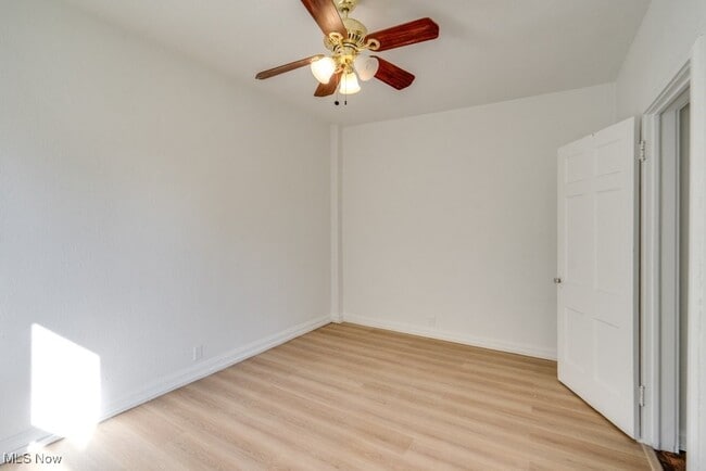 Building Photo - 2828 S Moreland Blvd