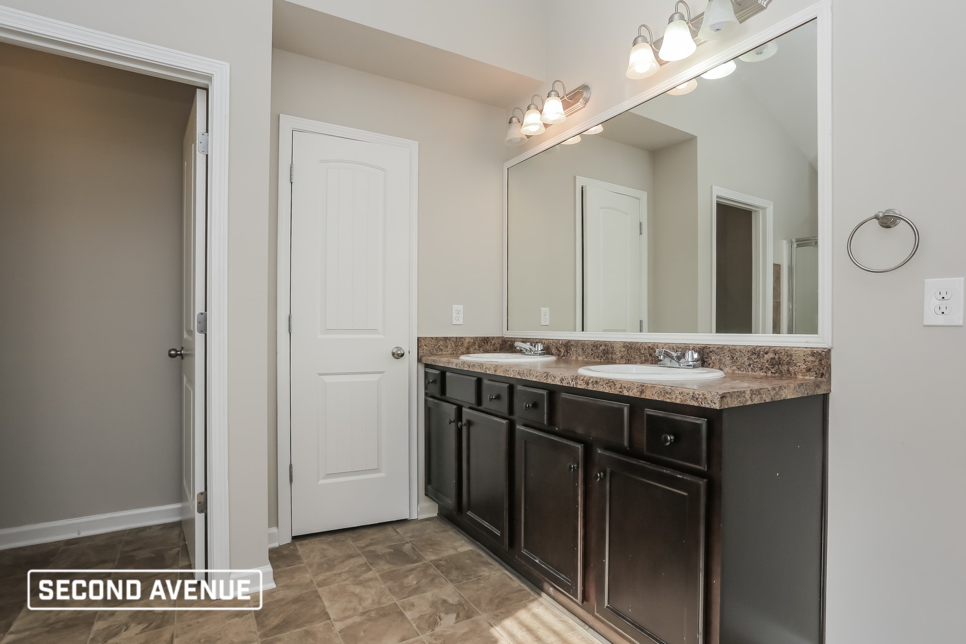 Building Photo - 233 Klinetop Dr