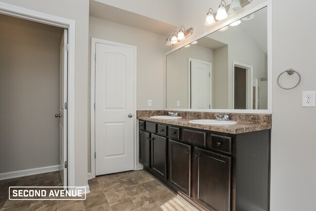 Building Photo - 233 Klinetop Dr