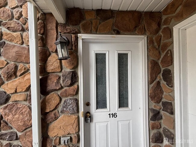 Building Photo - 116 Chariot Ct