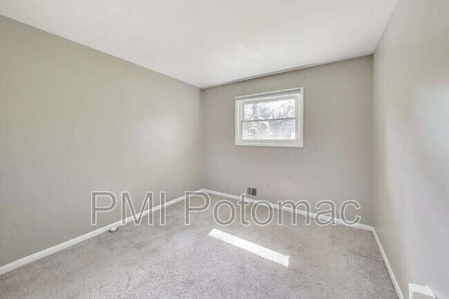 Building Photo - 5406 Parkvale Terrace