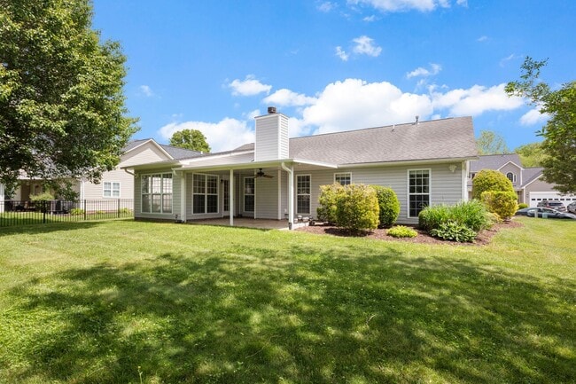 Building Photo - Home in Livingston Farms!