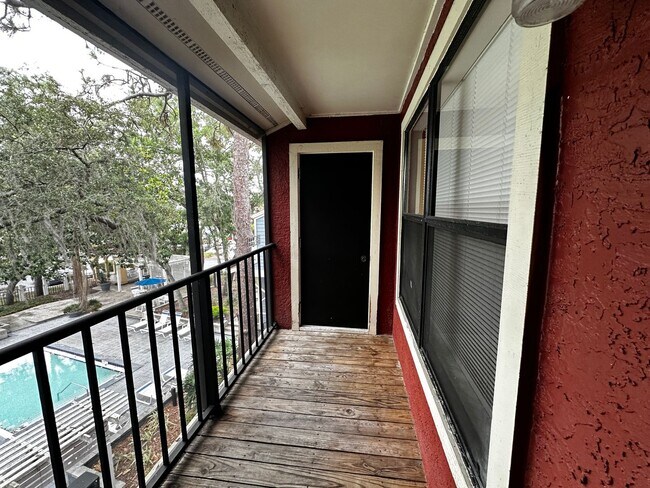 Building Photo - 1 bed/1 bath, 3rd Floor Condo Overlooking ...