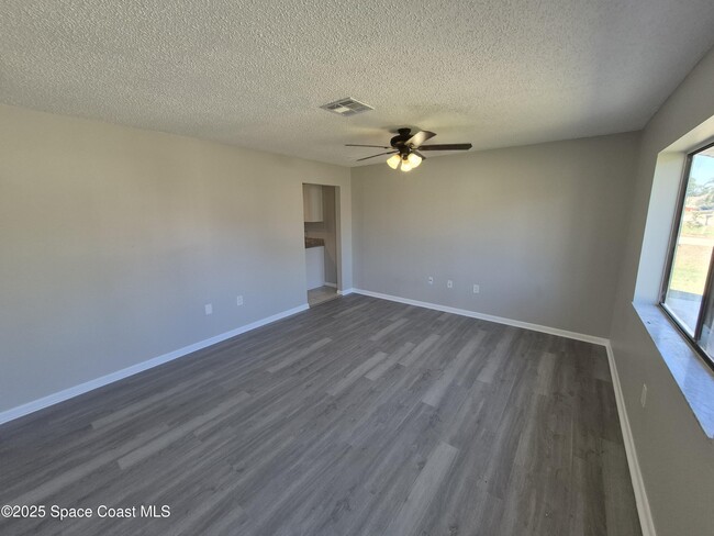 Building Photo - 1342 Vandalia Ave SE