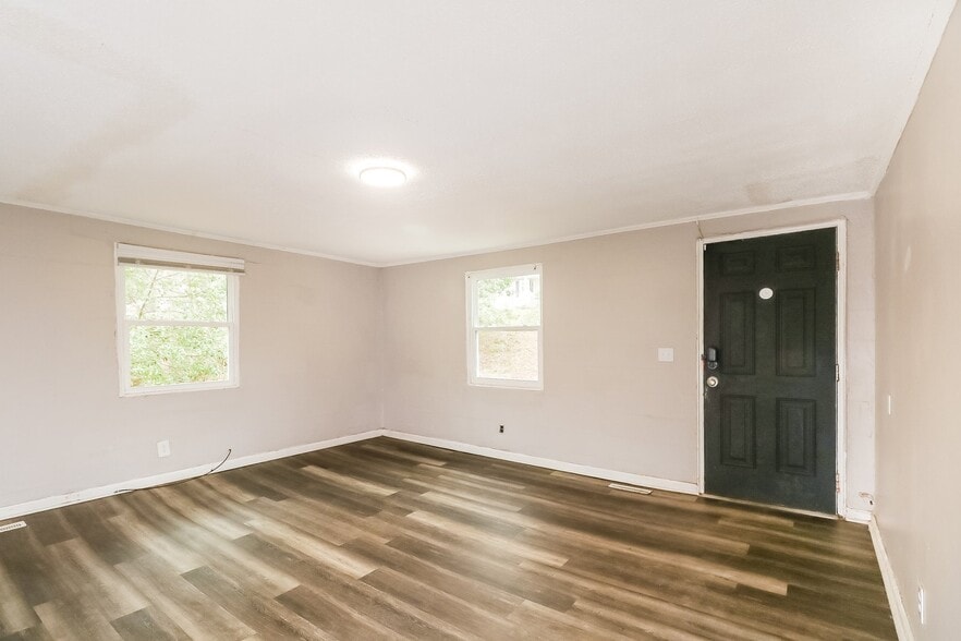 Building Photo - 324 Adams Ave