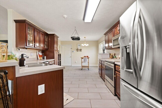 Building Photo - 76 Waterford Way